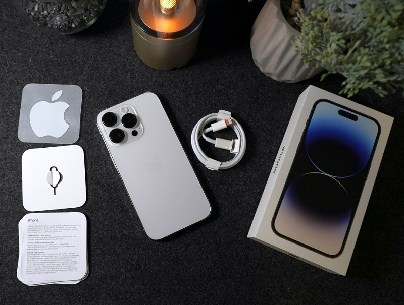iPhone 14 Pro Max màu bạc đập hộp